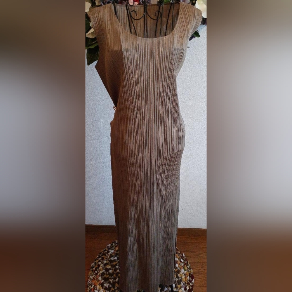 Pleats Please Issey Miyake sleeveless midi dress size 3